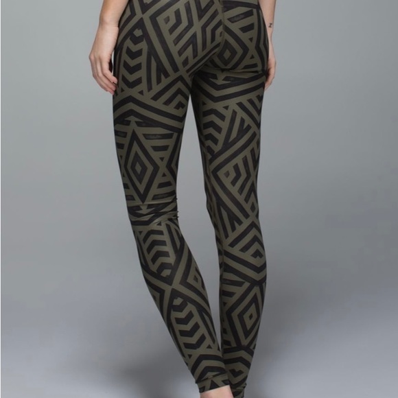 Lululemon Wunder Under - Picture 2 of 3